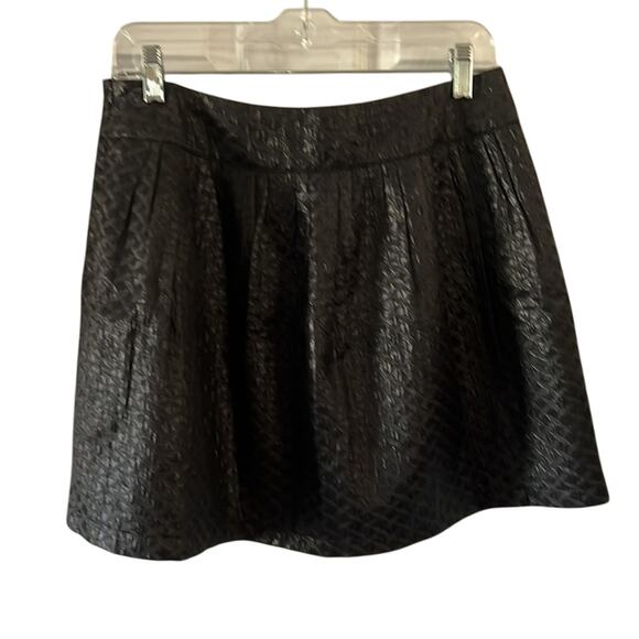 Forever 21 Black Textured Mini Skirt Junior Size Large Lined - Picture 2 of 9